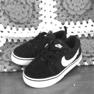 Nike size 7c black/white slip on sneakers